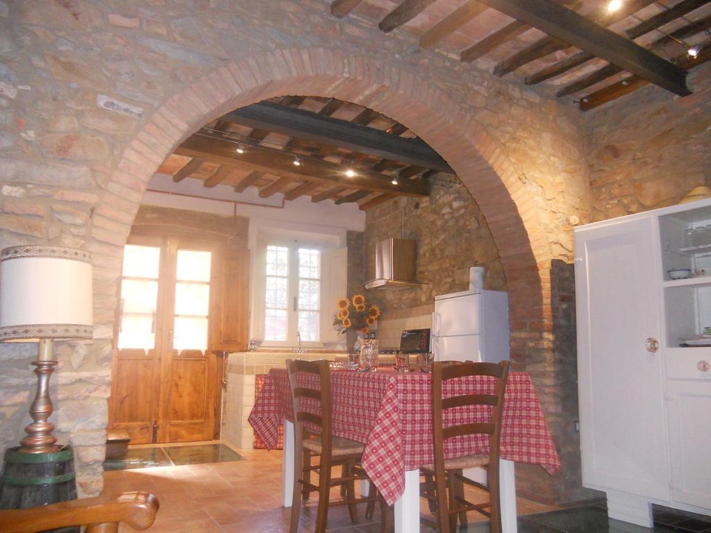Apartment Casa Antica Chianni Cameră foto